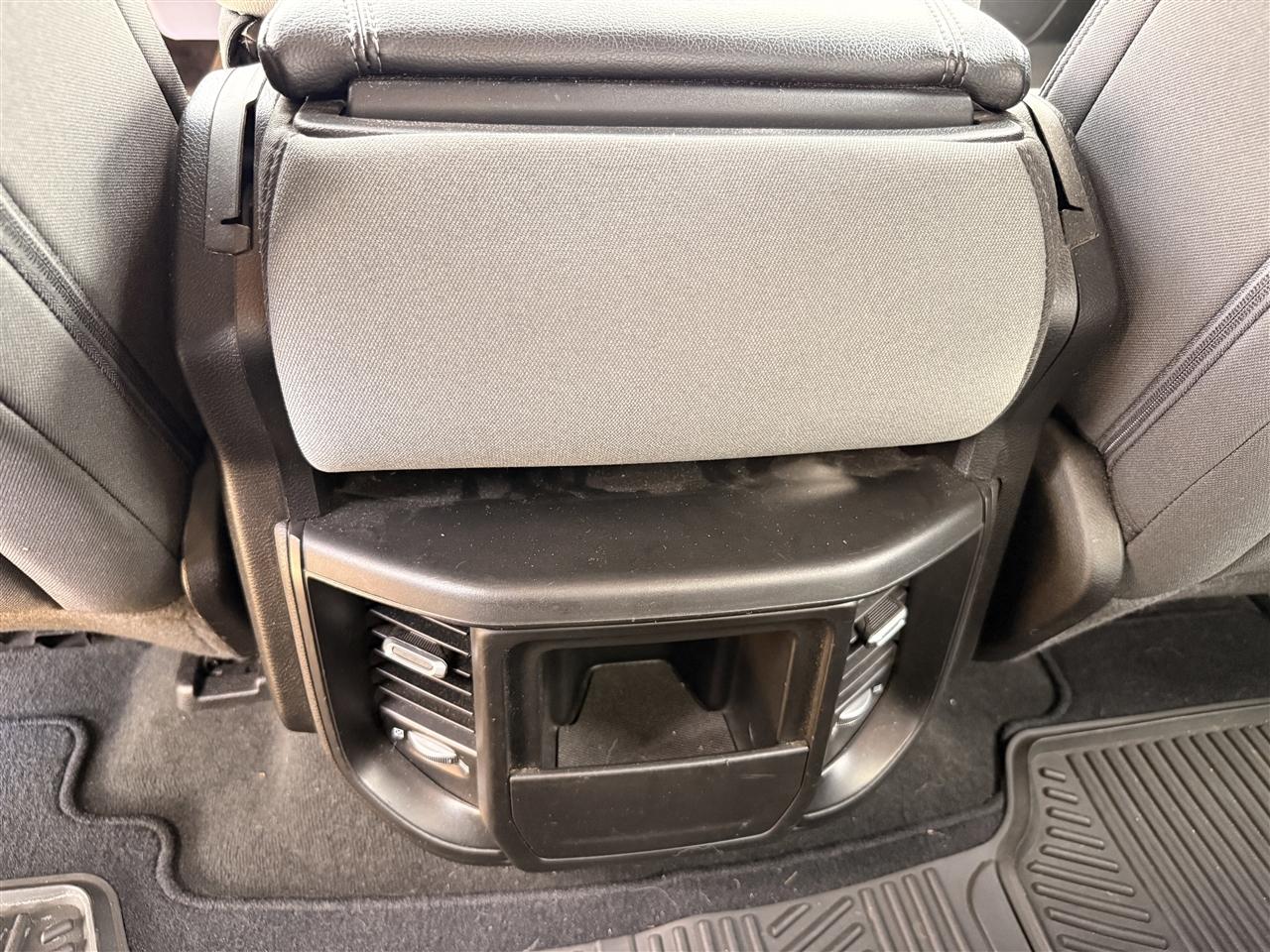 RAM 1500 Big Horn 4x2 Quad Cab 6'4" Box 2022