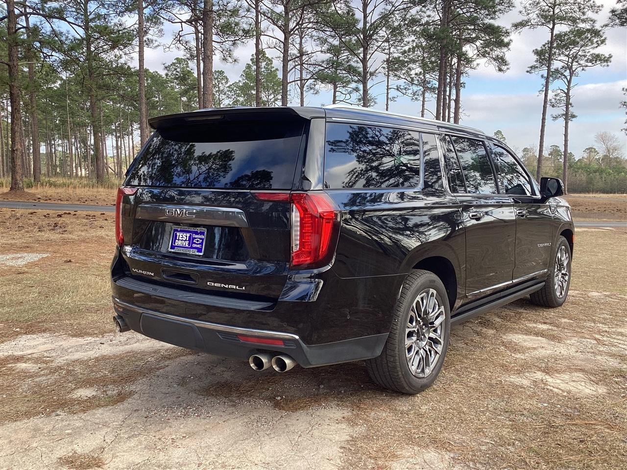 GMC Yukon XL 4WD 4dr Denali Ultimate 2023