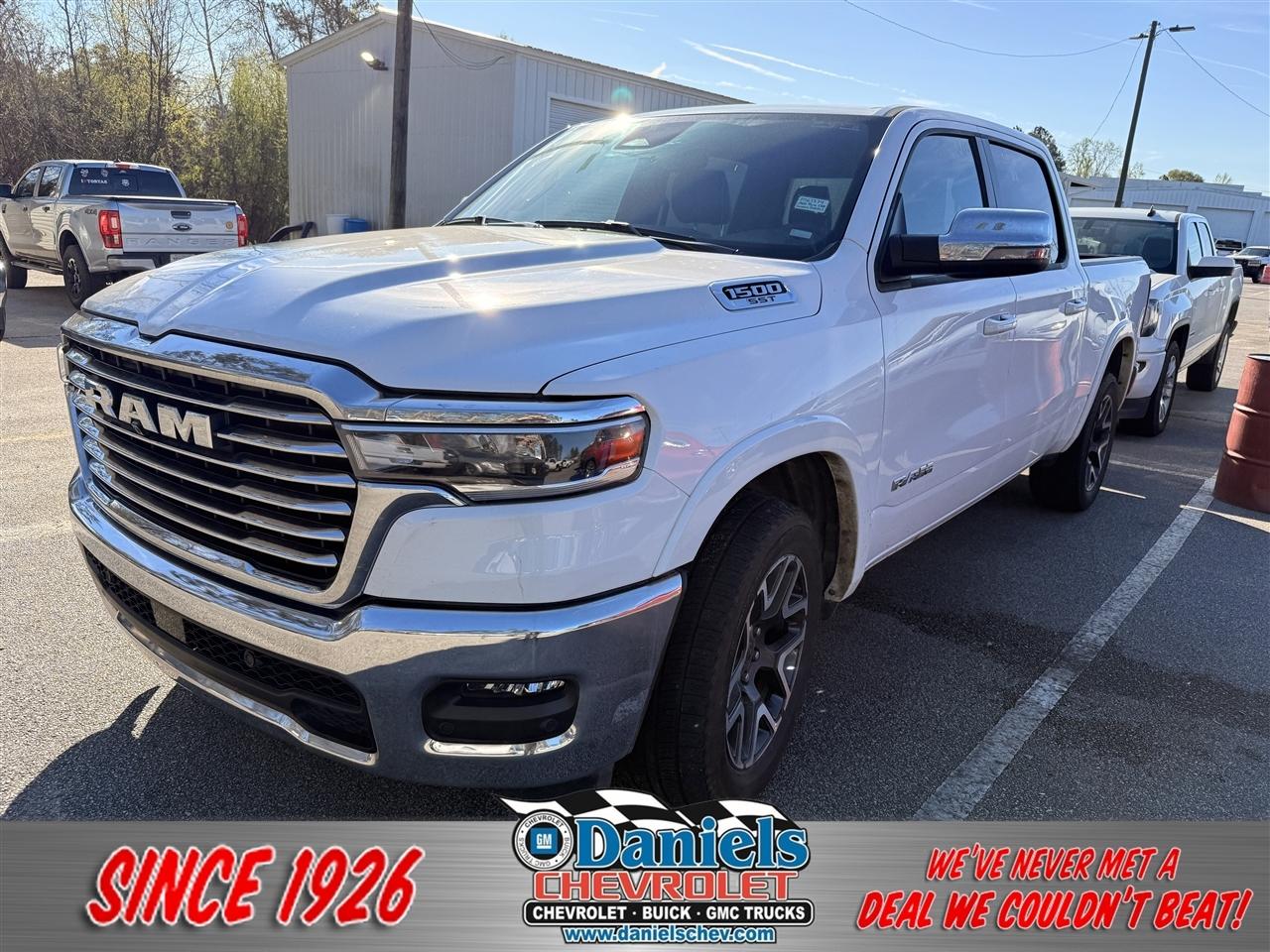 2025 RAM 1500 Laramie 4x4 Crew Cab 5'7" Box