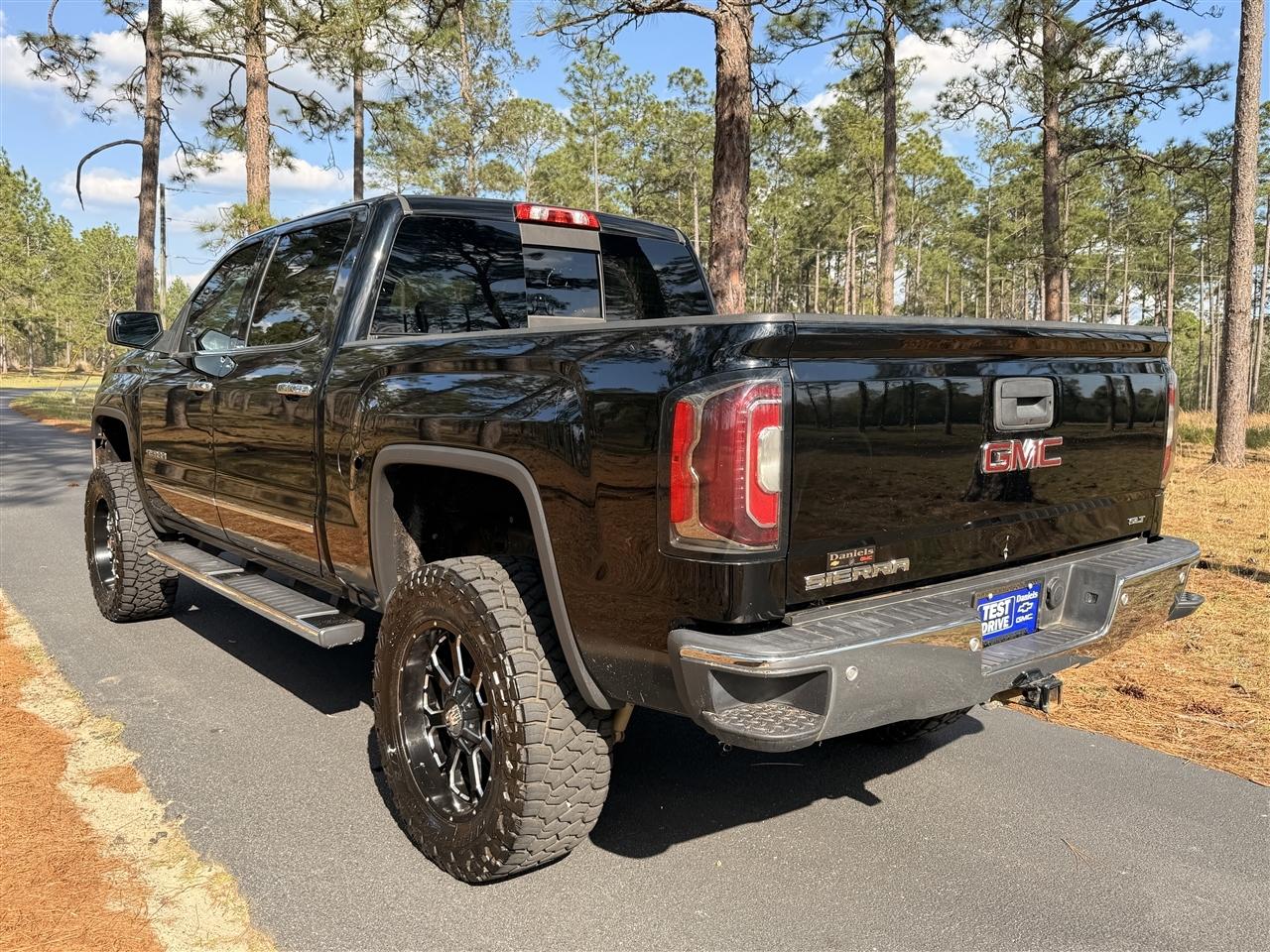 GMC Sierra 1500 4WD Crew Cab 143.5" SLT 2018