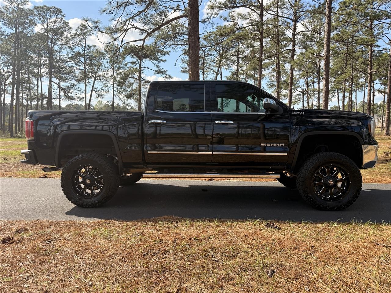 GMC Sierra 1500 4WD Crew Cab 143.5" SLT 2018