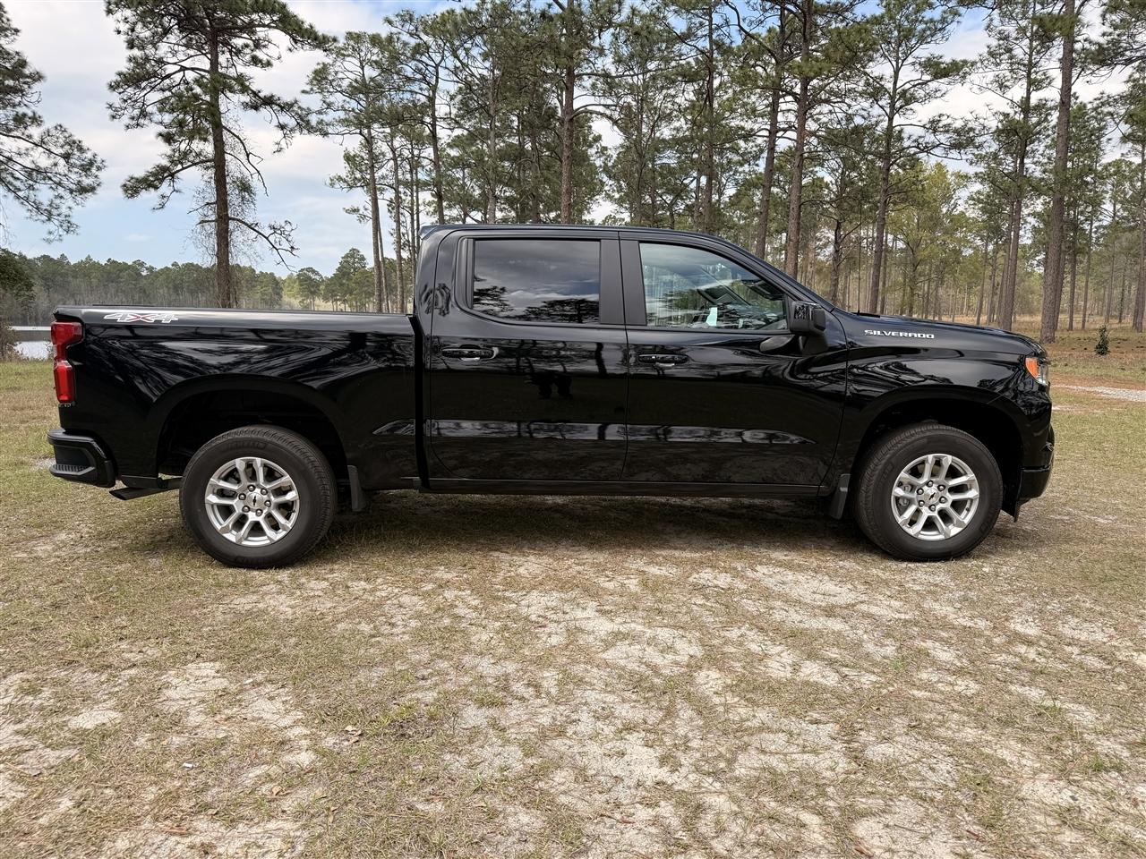 Chevrolet Silverado 1500 4WD Crew Cab 147" RST 2026