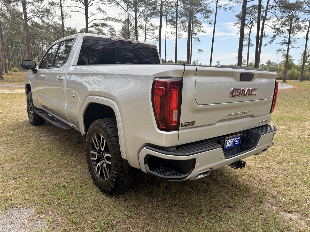 GMC Sierra 1500 4WD Crew Cab 157" AT4 2022