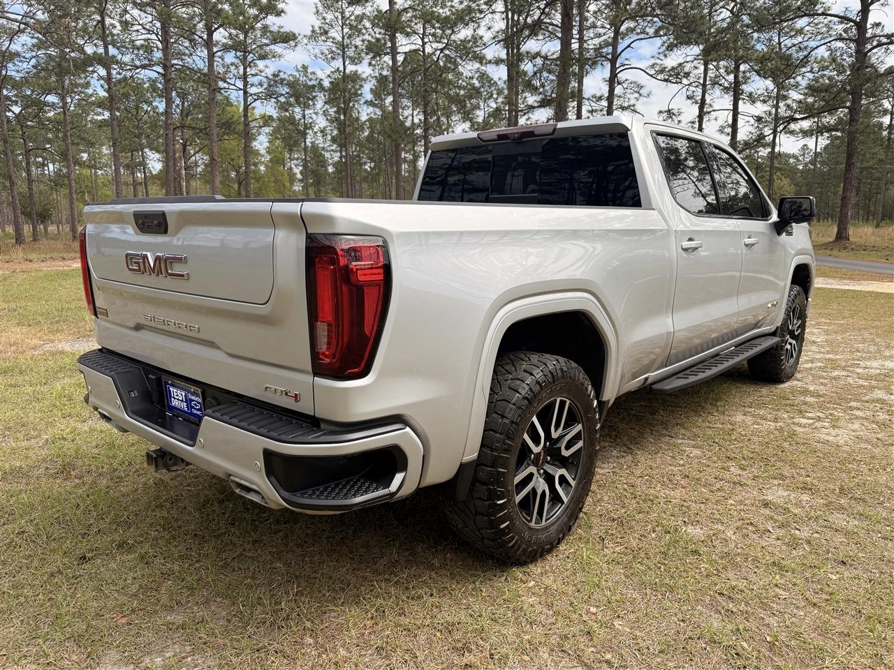 GMC Sierra 1500 4WD Crew Cab 157" AT4 2022