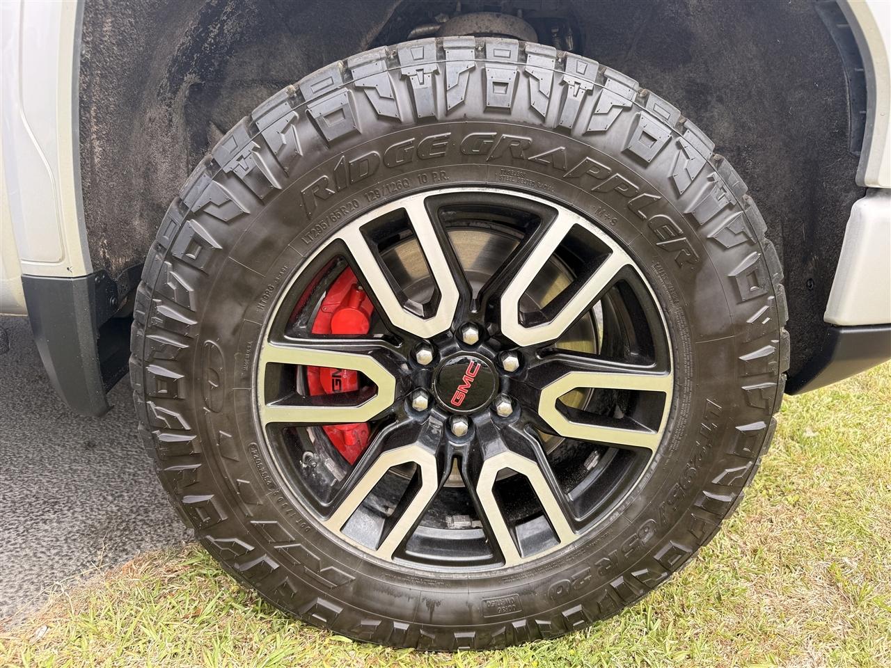 GMC Sierra 1500 4WD Crew Cab 157" AT4 2022