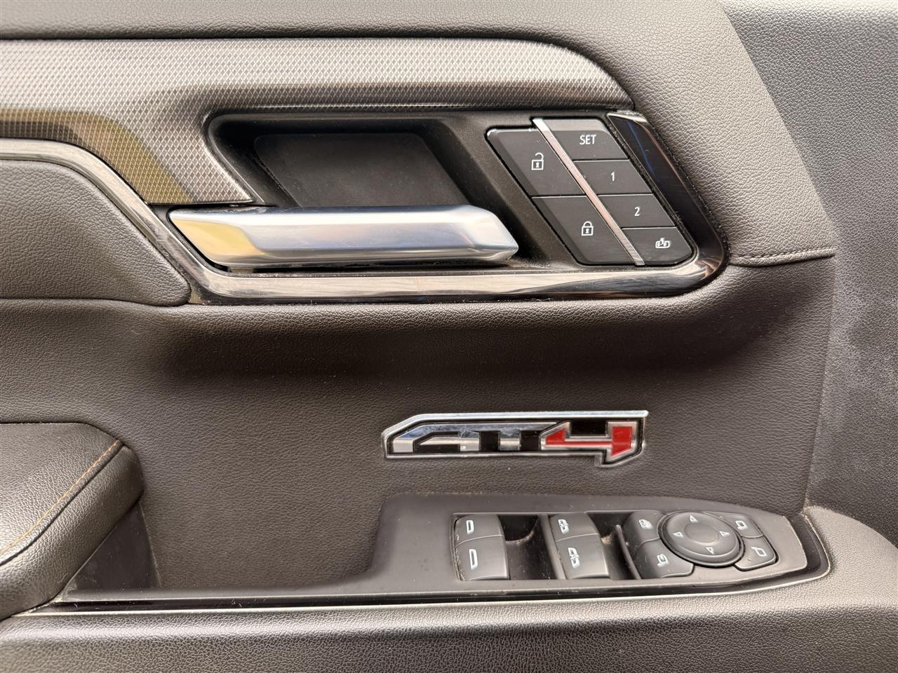 GMC Sierra 1500 4WD Crew Cab 157" AT4 2022