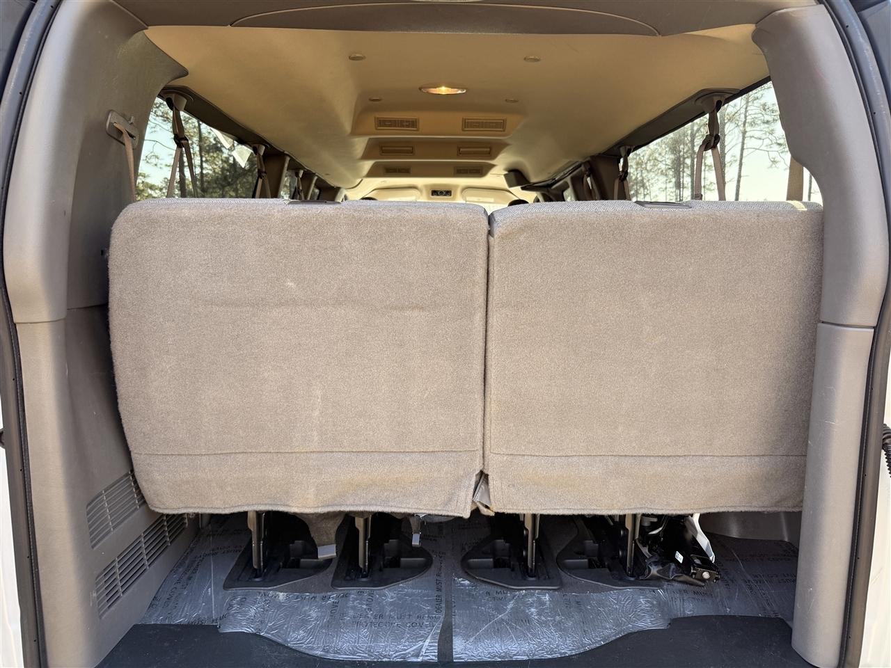 Chevrolet Express Passenger RWD 3500 155" LT 2025