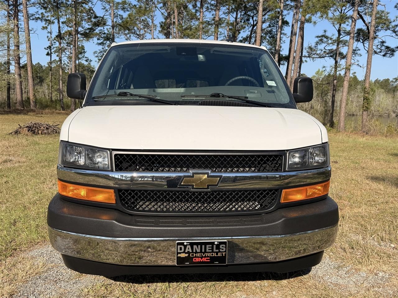 Chevrolet Express Passenger RWD 3500 155" LT 2025