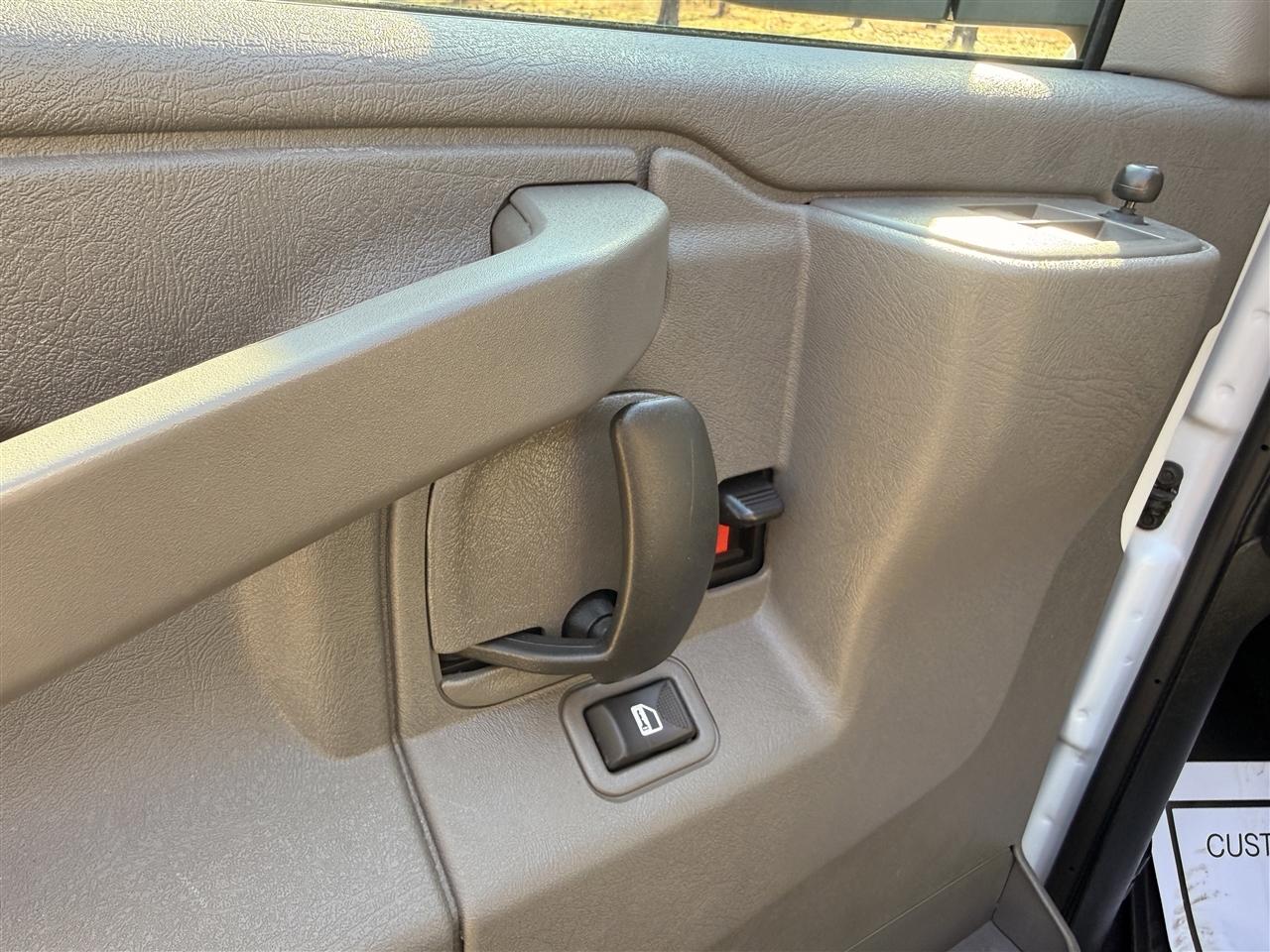 Chevrolet Express Passenger RWD 3500 155" LT 2025