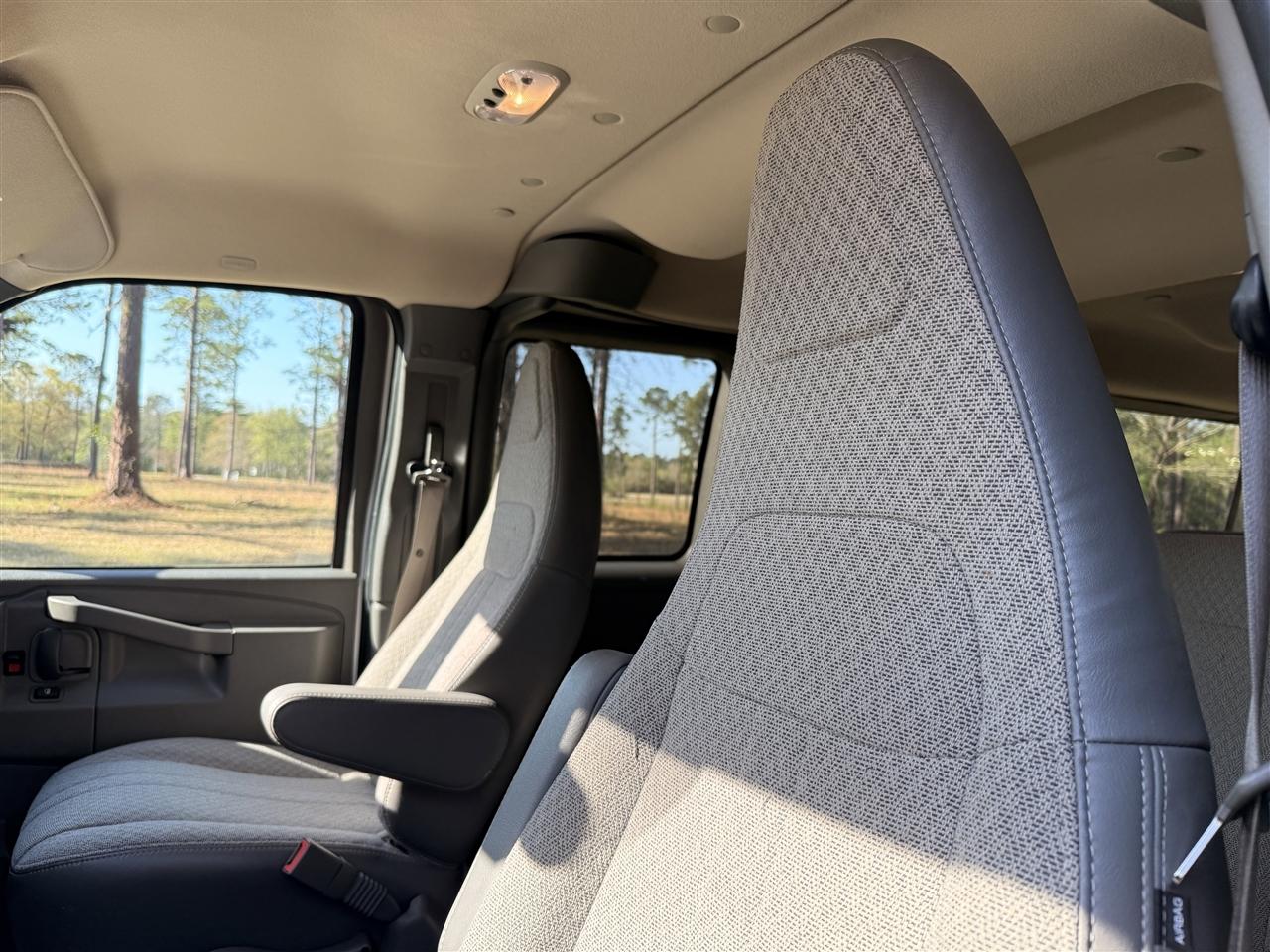 Chevrolet Express Passenger RWD 3500 155" LT 2025