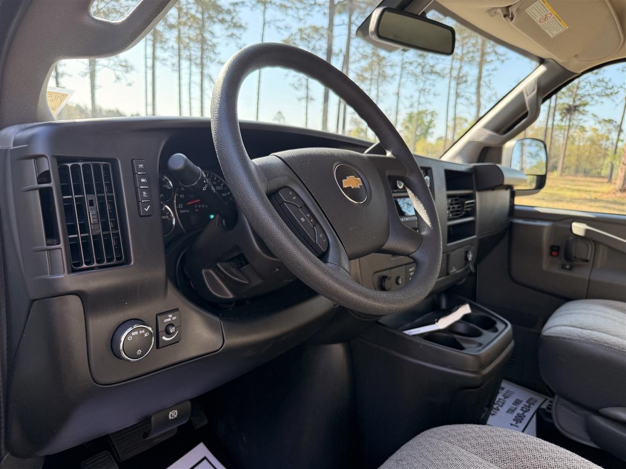 Chevrolet Express Passenger RWD 3500 155" LT 2025