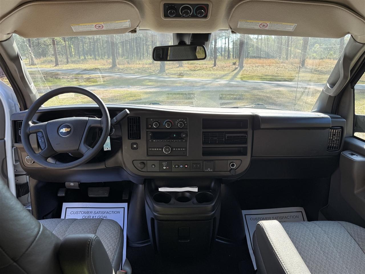 Chevrolet Express Passenger RWD 3500 155" LT 2025