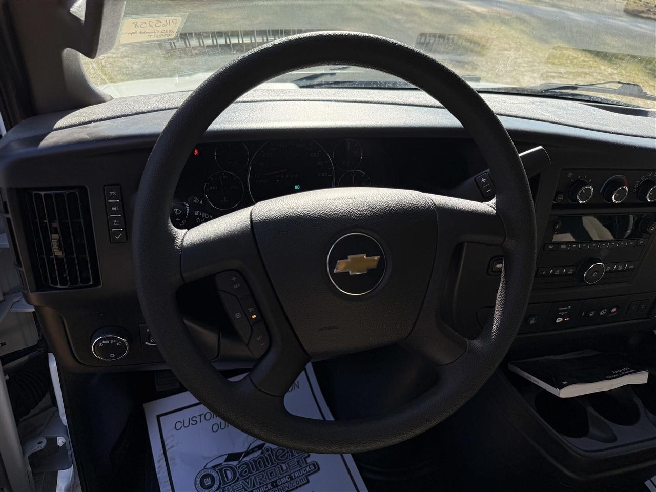 Chevrolet Express Passenger RWD 3500 155" LT 2025