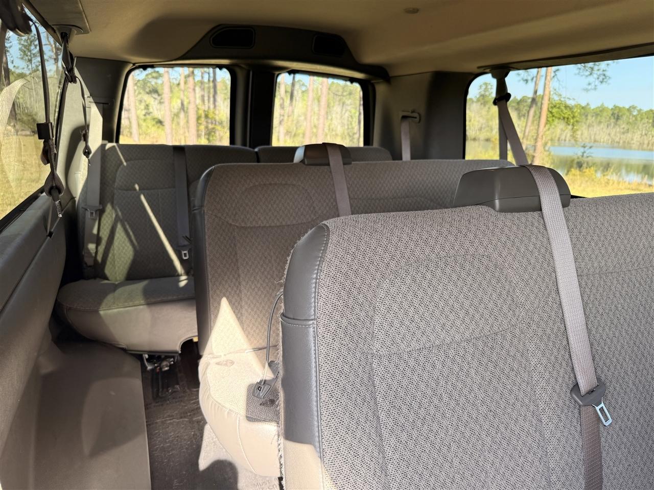 Chevrolet Express Passenger RWD 3500 155" LT 2025