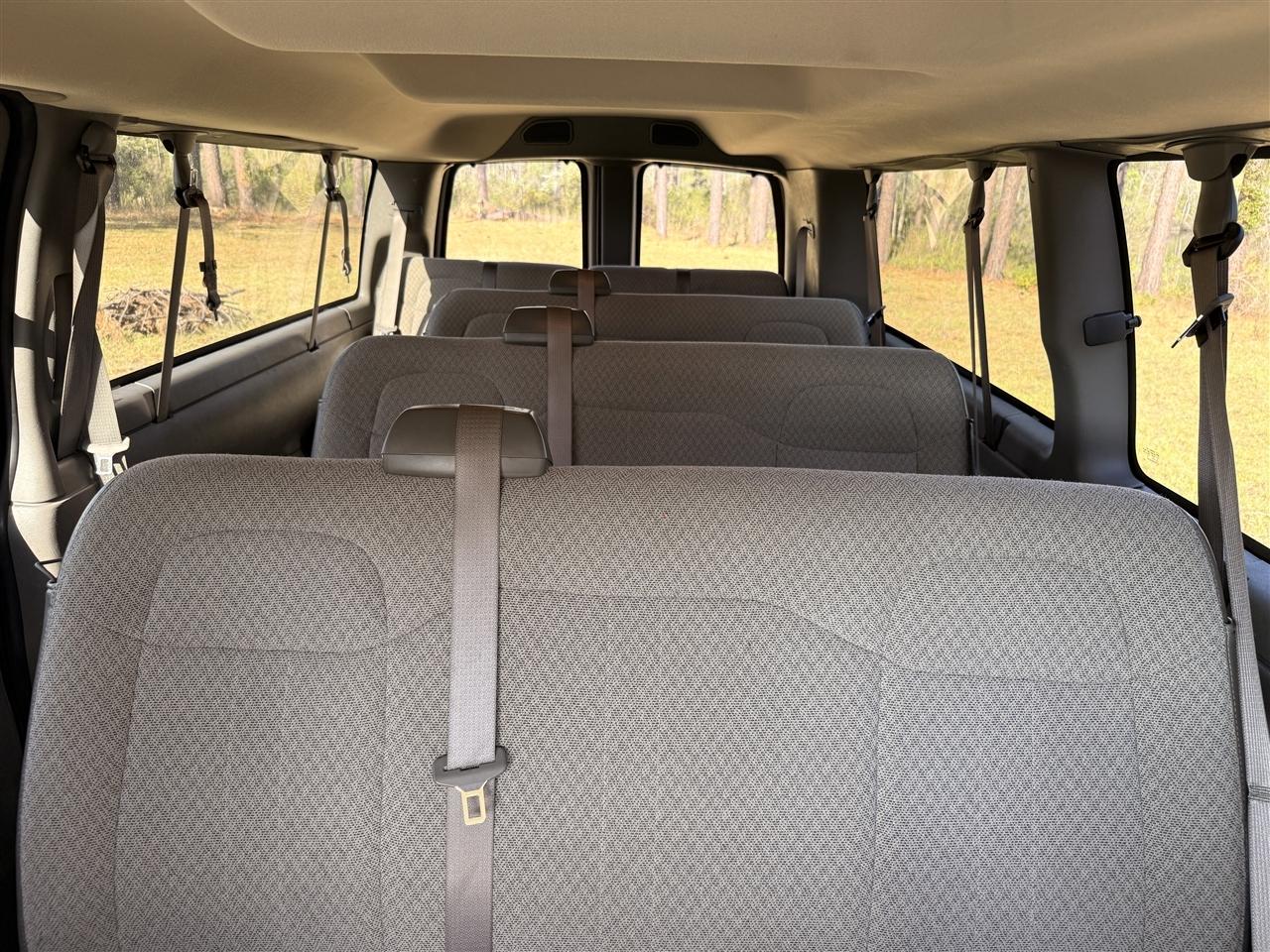 Chevrolet Express Passenger RWD 3500 155" LT 2025