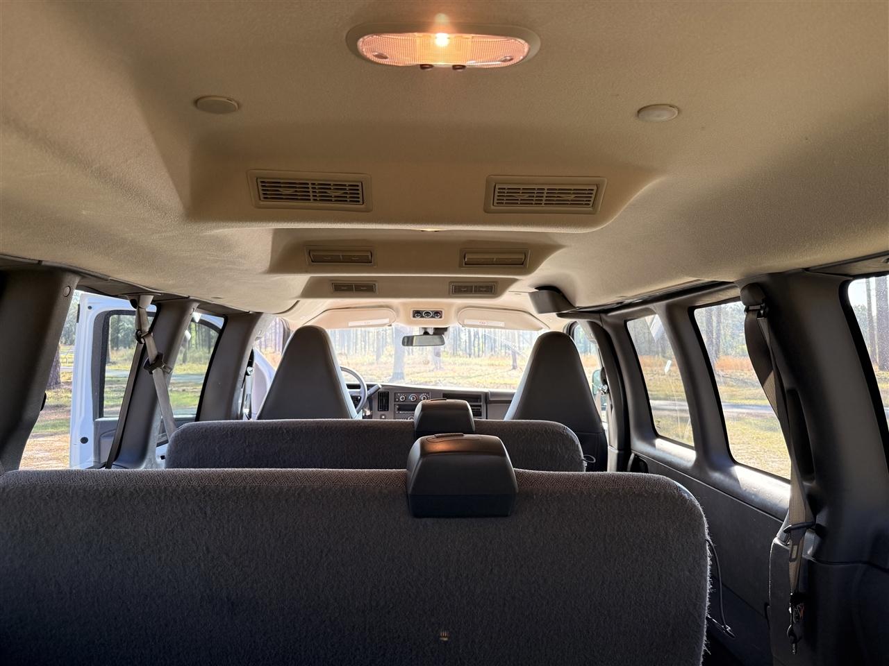 Chevrolet Express Passenger RWD 3500 155" LT 2025