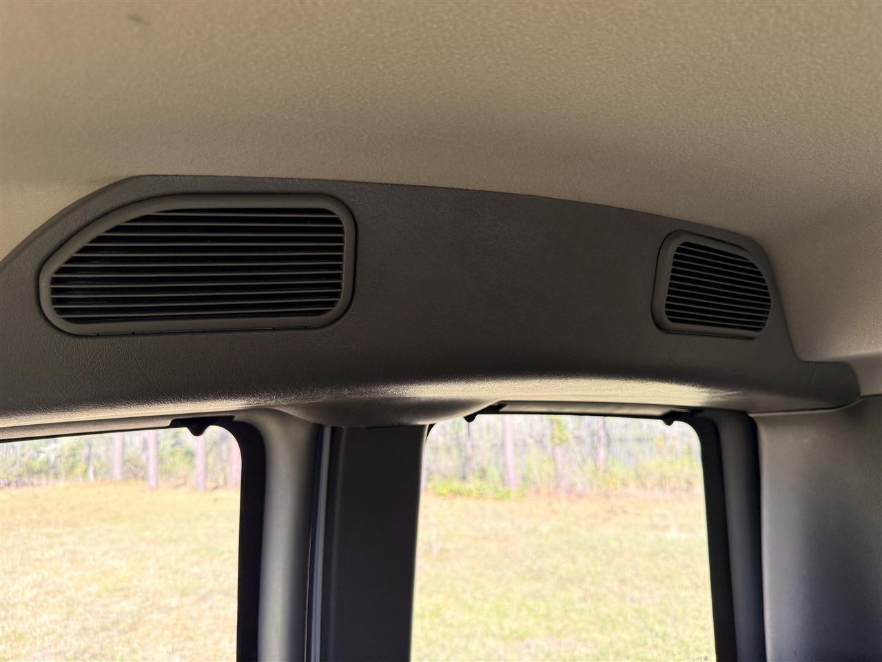 Chevrolet Express Passenger RWD 3500 155" LT 2025