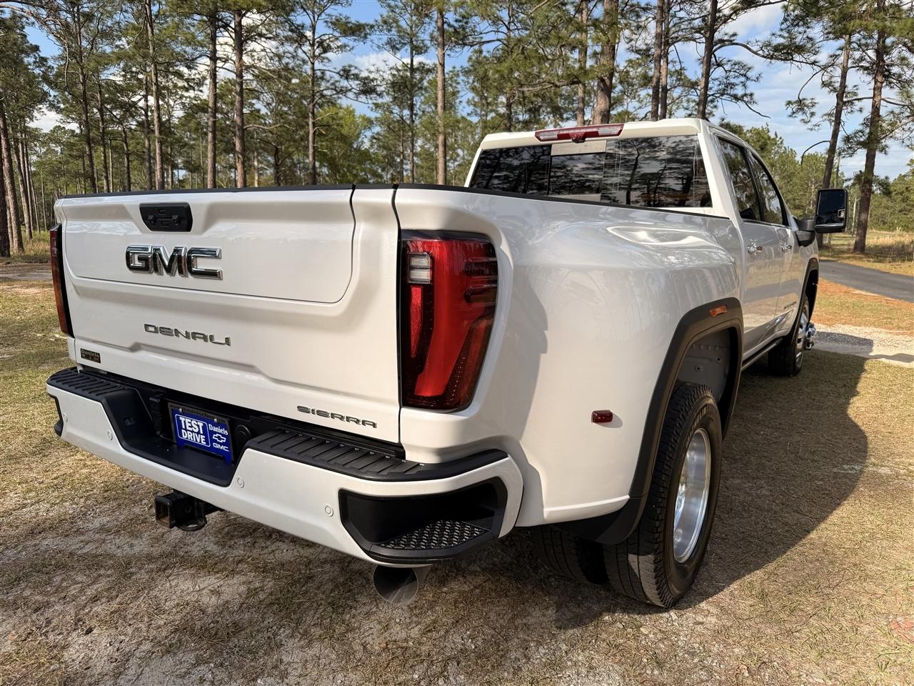 GMC Sierra 3500HD 4WD Crew Cab 172" Denali Ultimate 2025