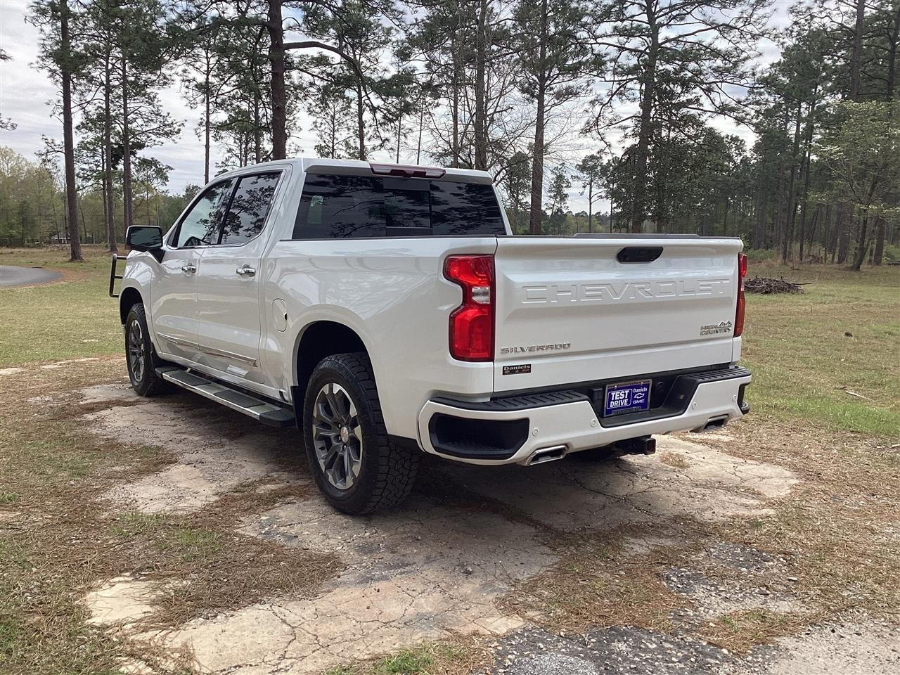 Chevrolet Silverado 1500 4WD Crew Cab 147" High Country 2025
