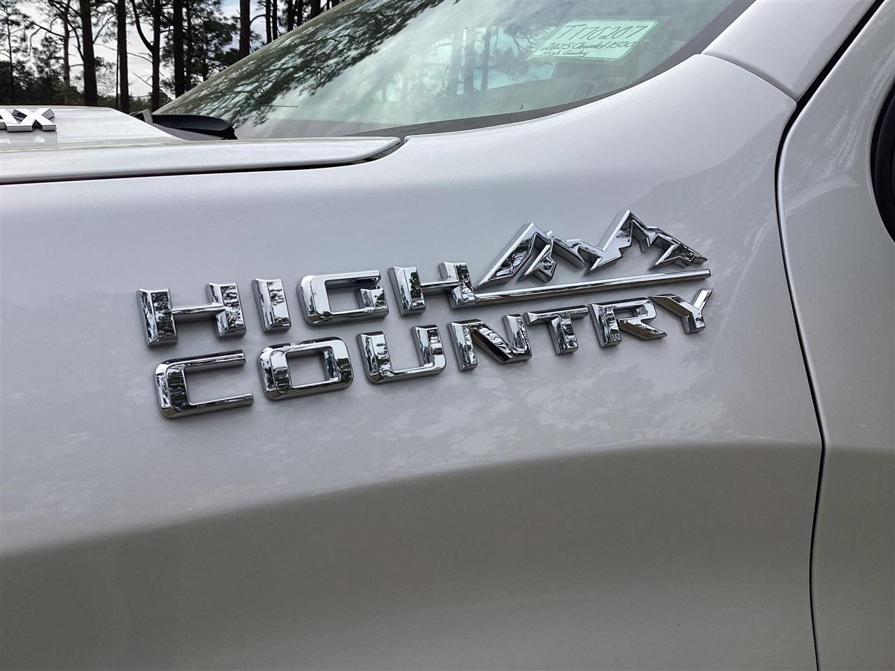 Chevrolet Silverado 1500 4WD Crew Cab 147" High Country 2025