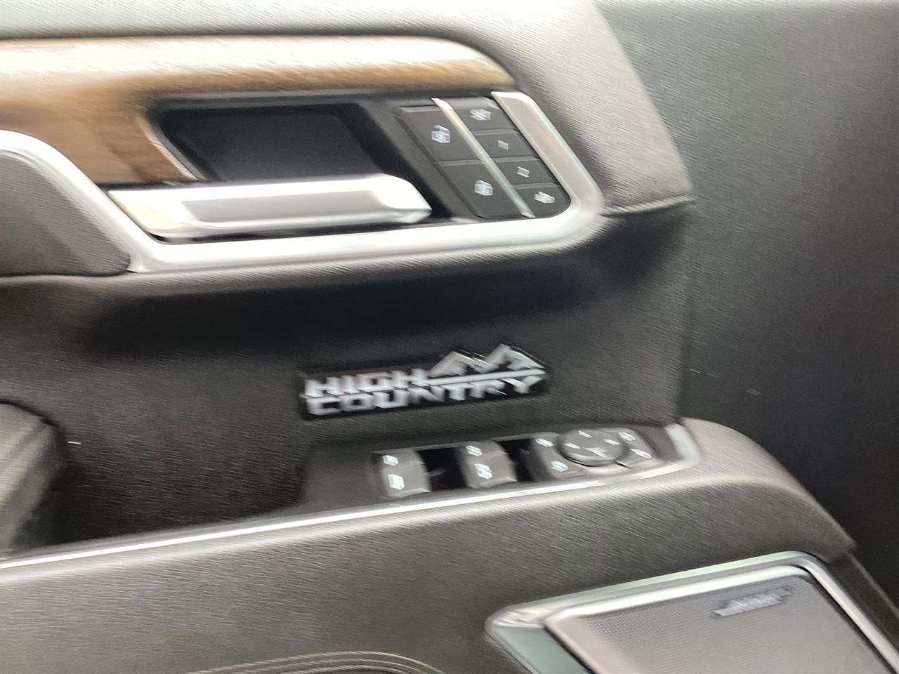 Chevrolet Silverado 1500 4WD Crew Cab 147" High Country 2025