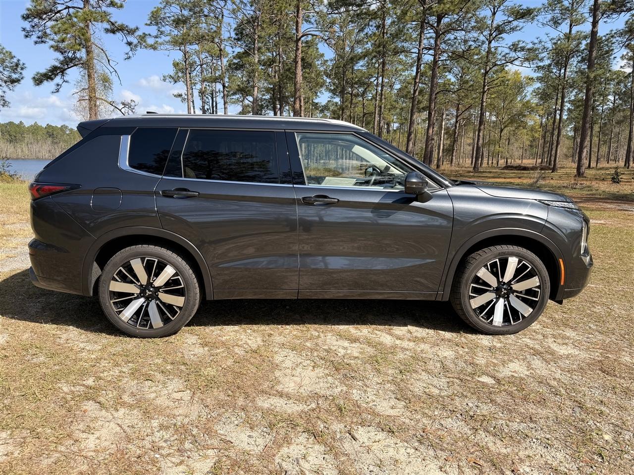 Mitsubishi Outlander Platinum Edition S-AWC 2025