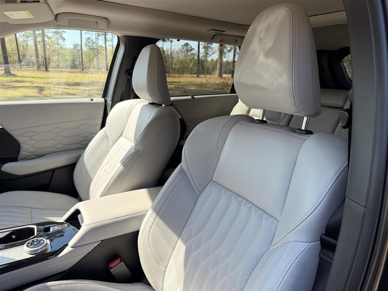 Mitsubishi Outlander Platinum Edition S-AWC 2025