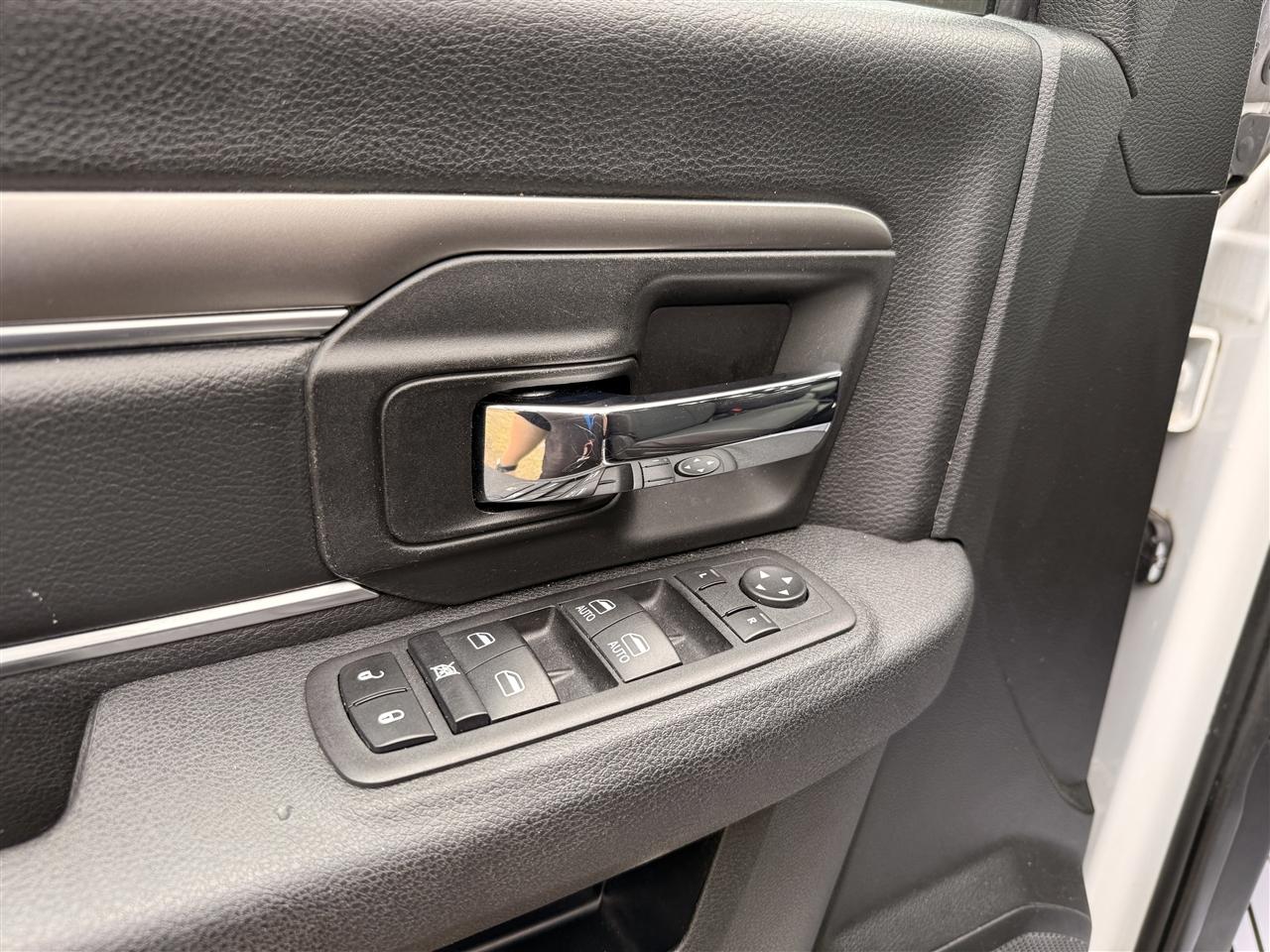 RAM 1500 Classic Warlock 4x2 Crew Cab 5'7" Box 2024