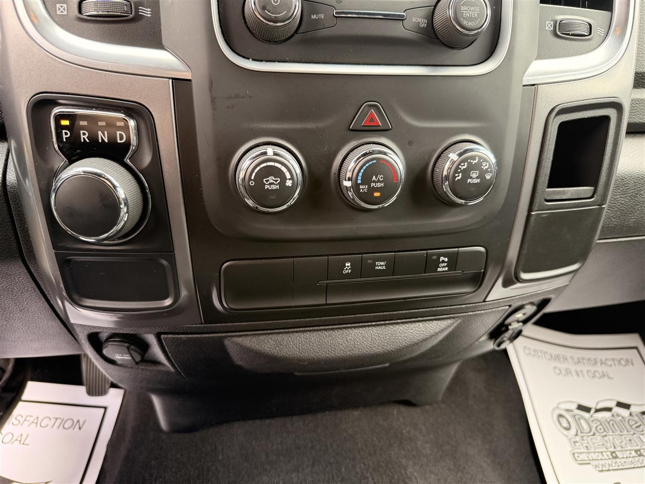 RAM 1500 Classic Warlock 4x2 Crew Cab 5'7" Box 2024