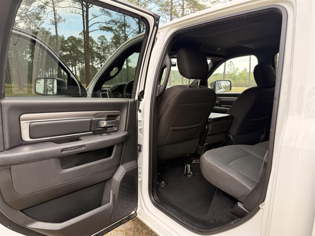 RAM 1500 Classic Warlock 4x2 Crew Cab 5'7" Box 2024