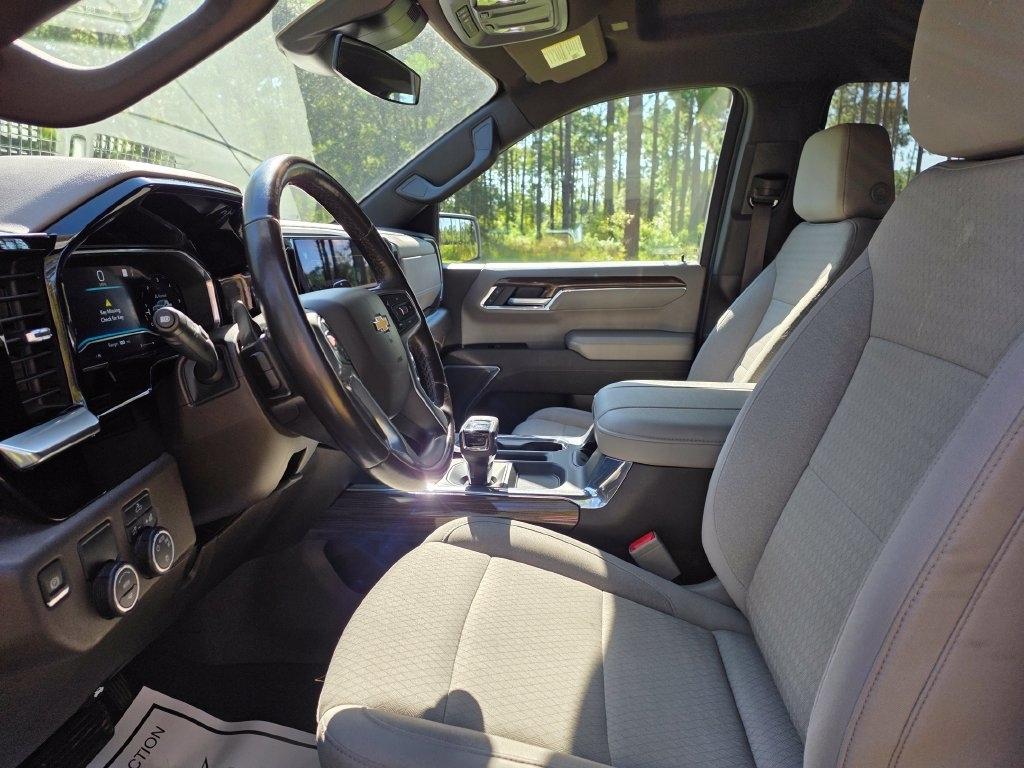 Chevrolet Silverado 1500 2WD Crew Cab 147" LT 2023