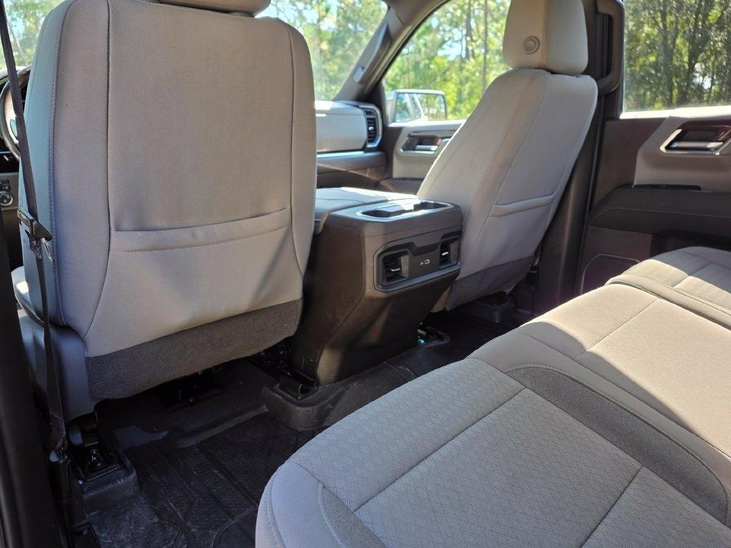 Chevrolet Silverado 1500 2WD Crew Cab 147" LT 2023