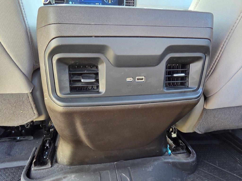 Chevrolet Silverado 1500 2WD Crew Cab 147" LT 2023