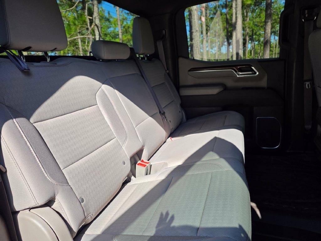 Chevrolet Silverado 1500 2WD Crew Cab 147" LT 2023