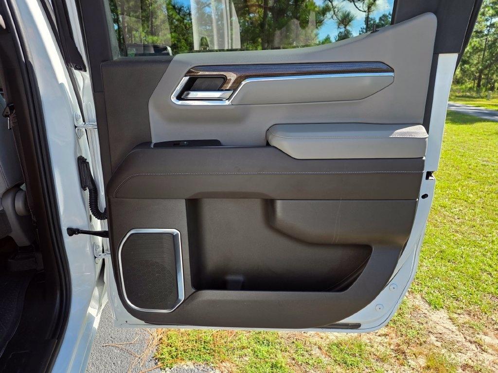 Chevrolet Silverado 1500 2WD Crew Cab 147" LT 2023