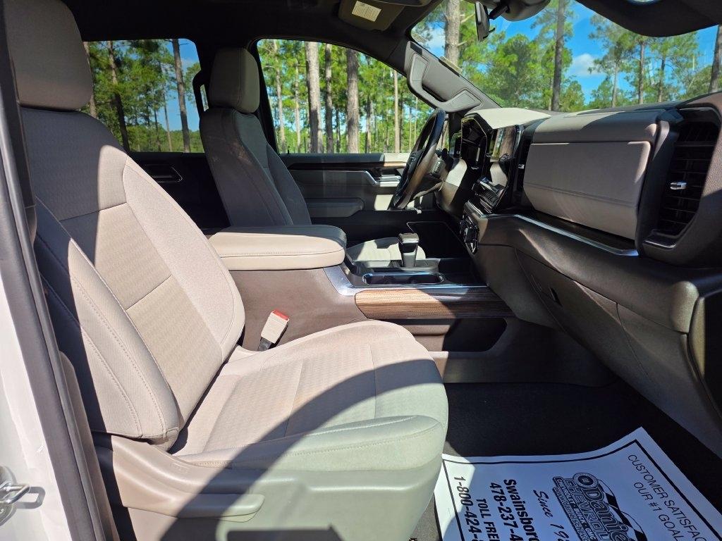 Chevrolet Silverado 1500 2WD Crew Cab 147" LT 2023