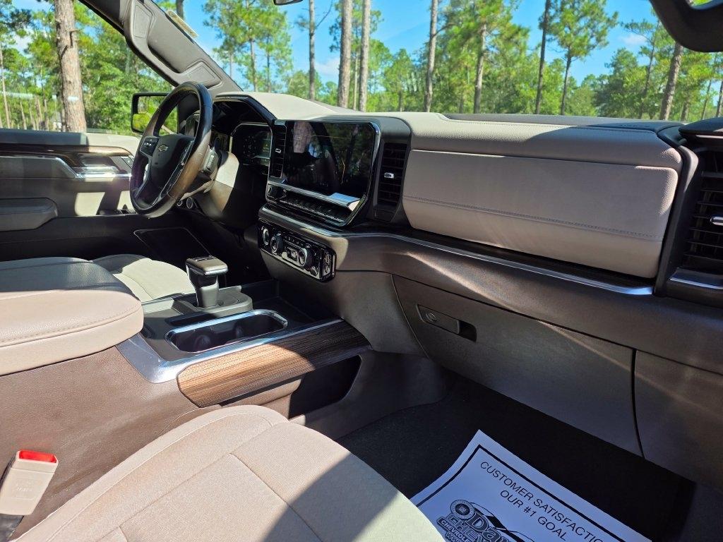 Chevrolet Silverado 1500 2WD Crew Cab 147" LT 2023
