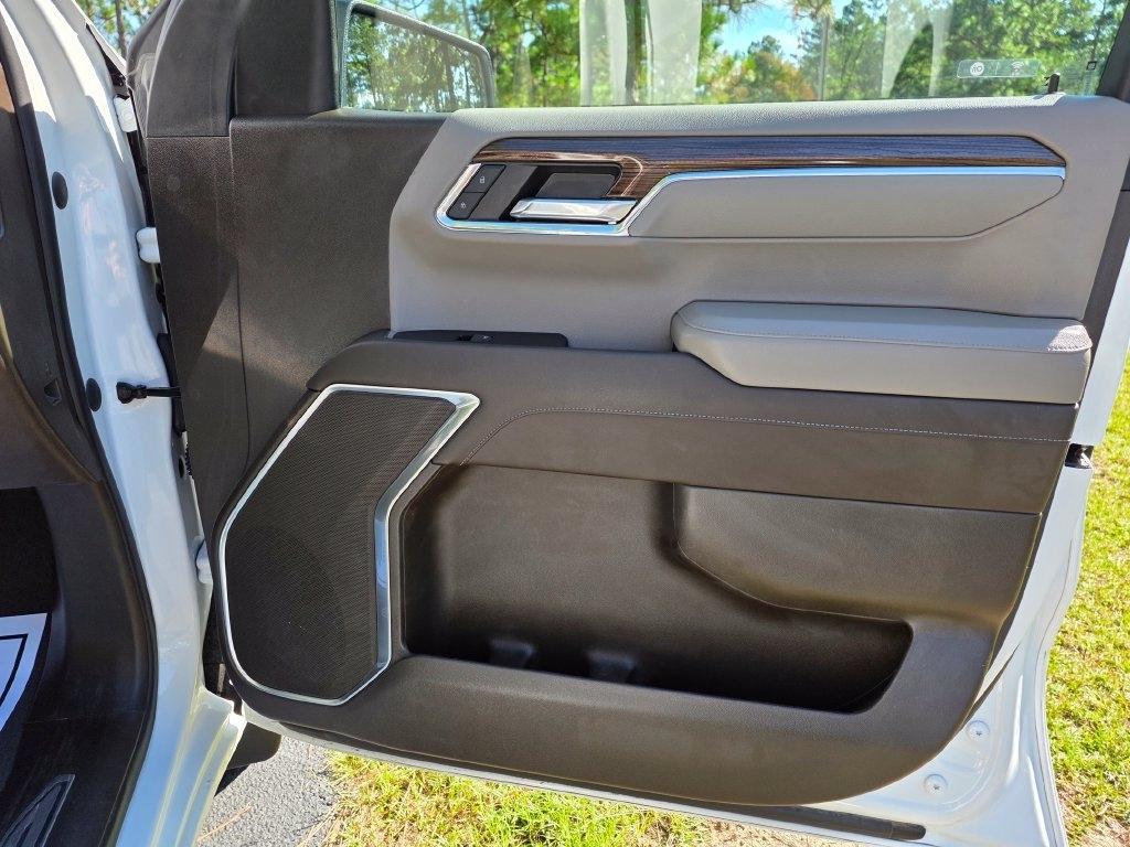 Chevrolet Silverado 1500 2WD Crew Cab 147" LT 2023