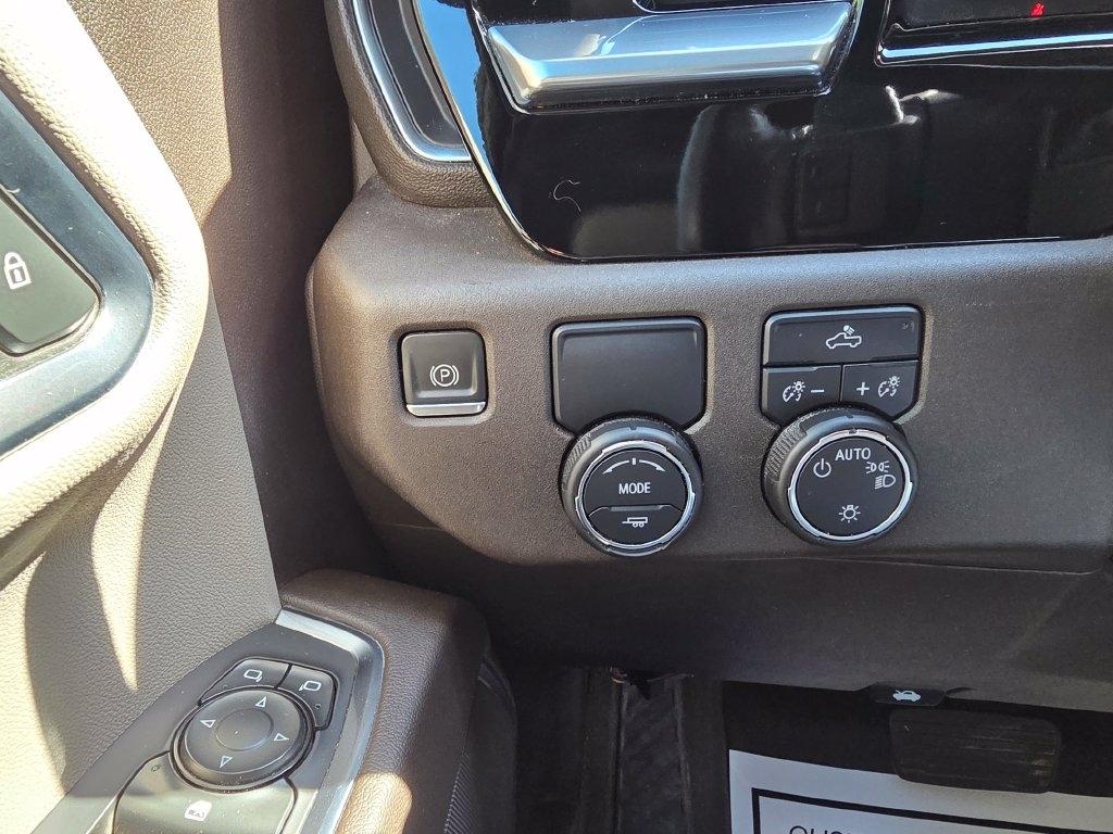 Chevrolet Silverado 1500 2WD Crew Cab 147" LT 2023