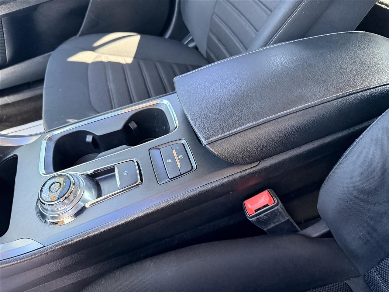 Ford Fusion SE FWD 2020