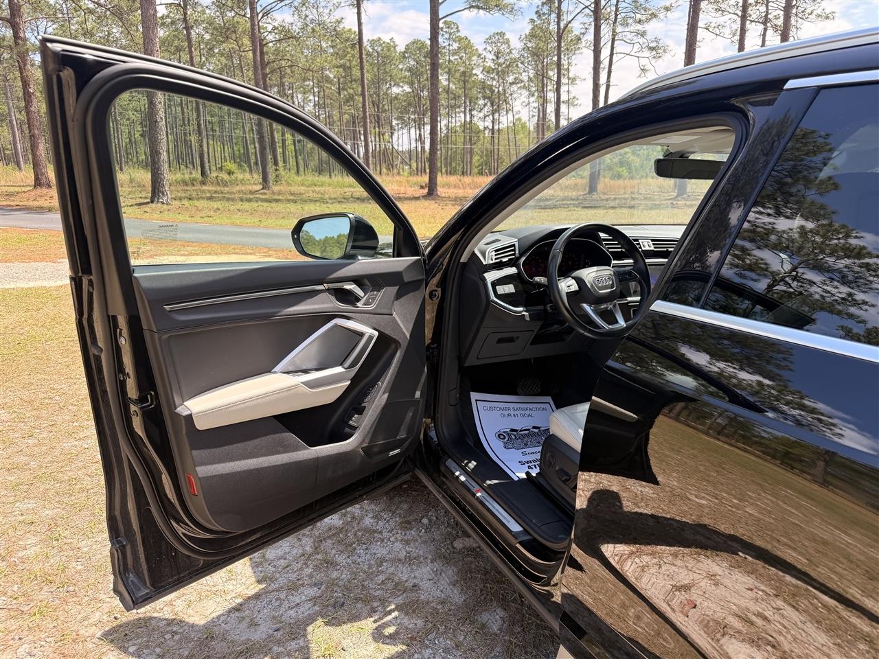 Audi Q3 S line Premium 45 TFSI quattro 2024