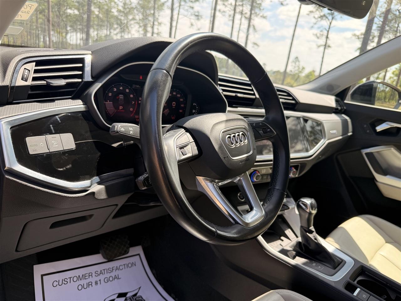 Audi Q3 S line Premium 45 TFSI quattro 2024