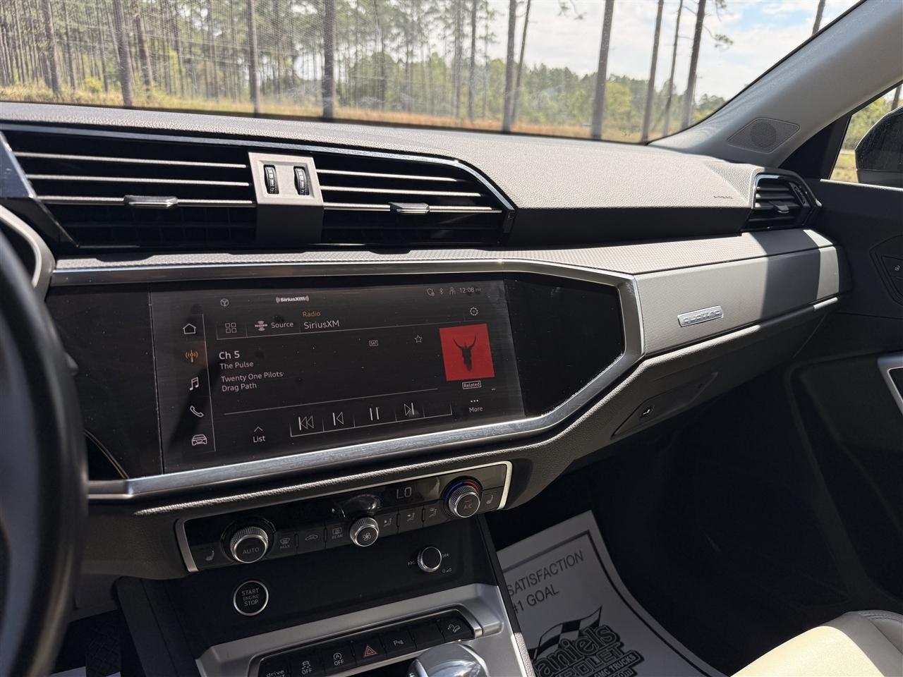 Audi Q3 S line Premium 45 TFSI quattro 2024