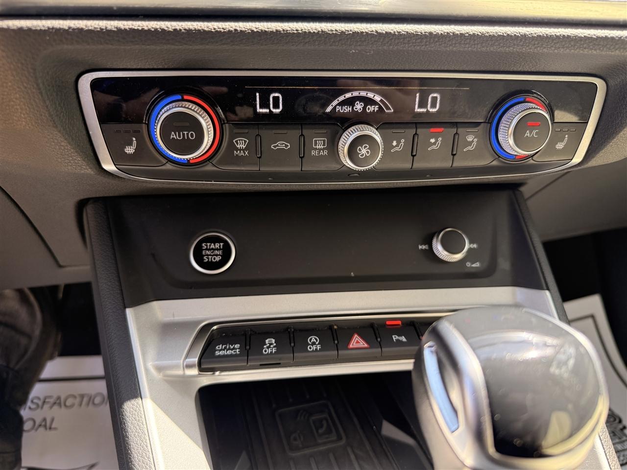 Audi Q3 S line Premium 45 TFSI quattro 2024