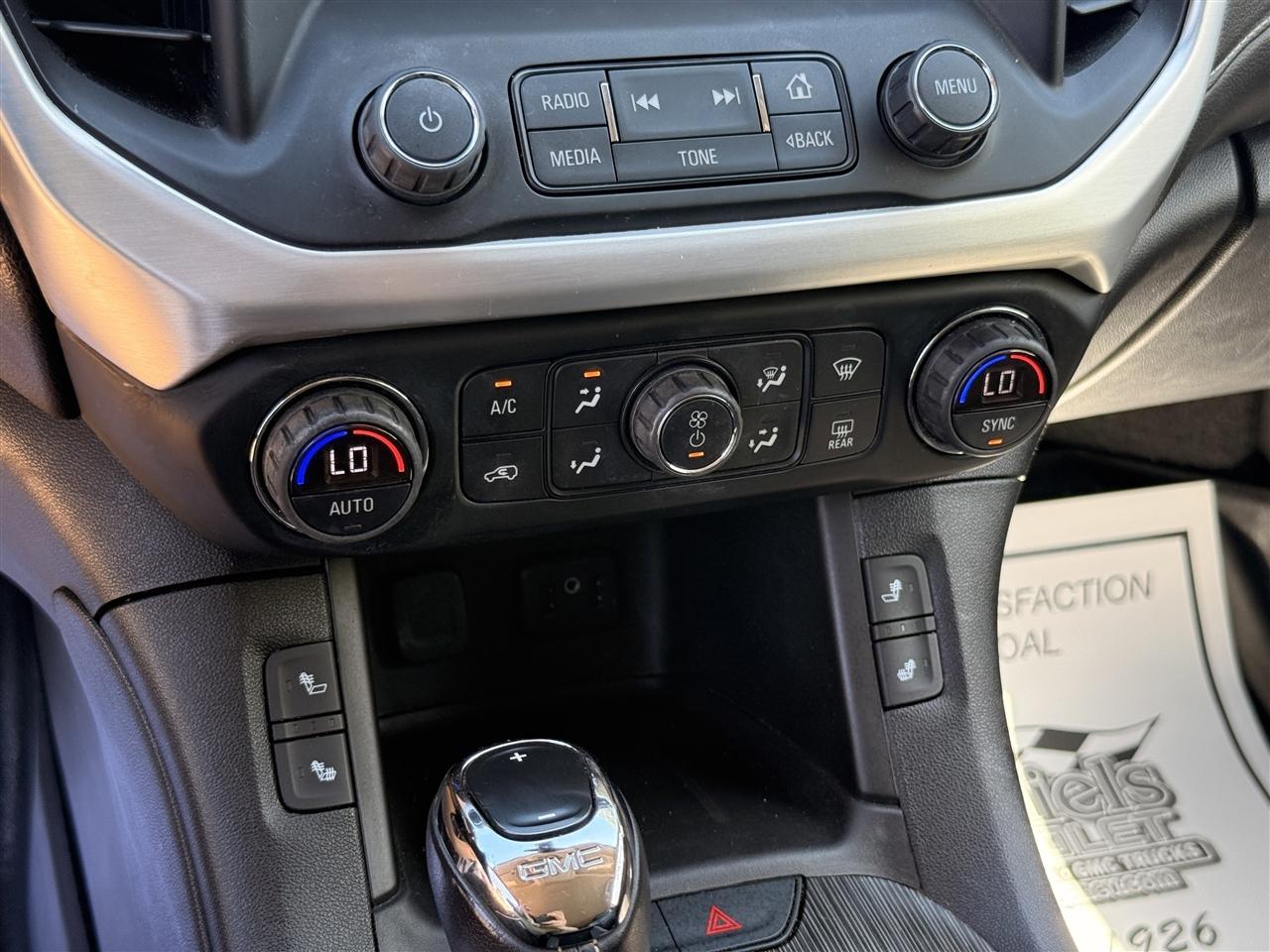 GMC Acadia FWD 4dr SLT w/SLT-1 2019