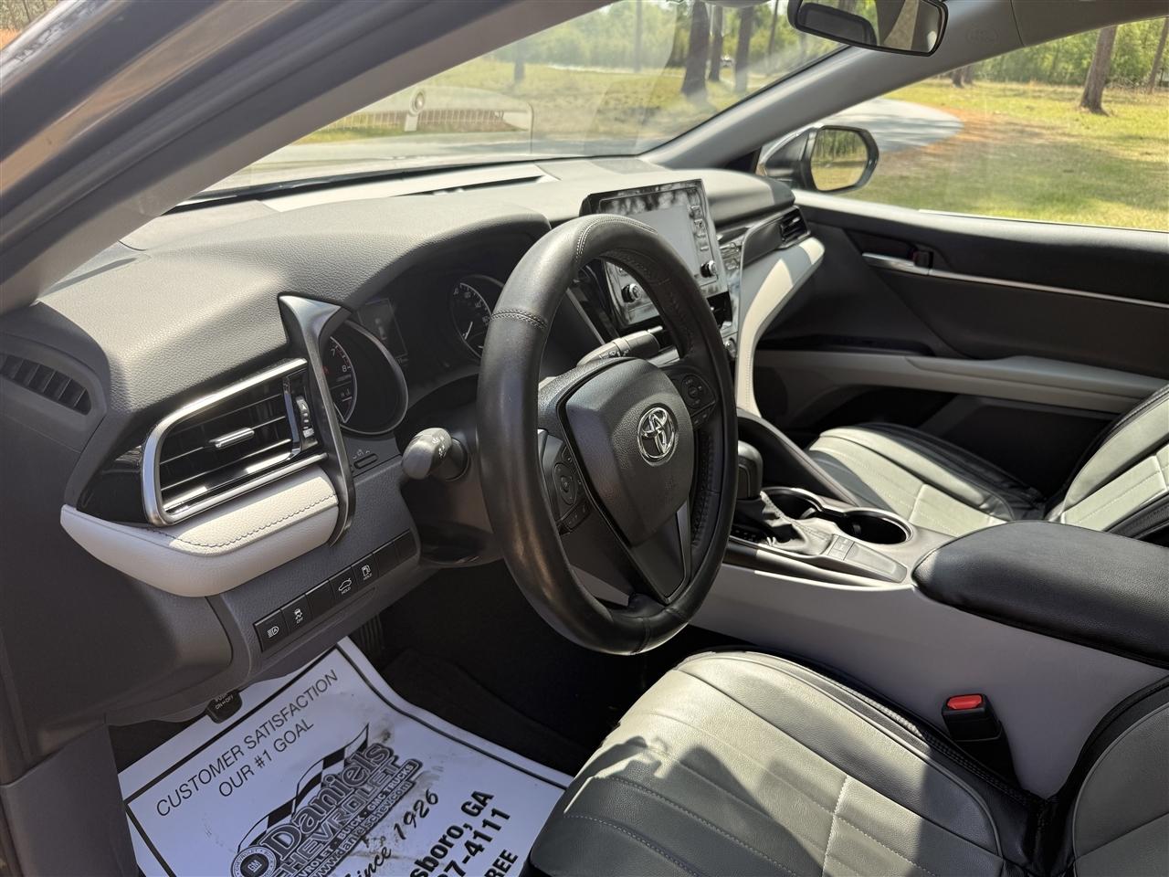 Toyota Camry SE Auto (Natl) 2024