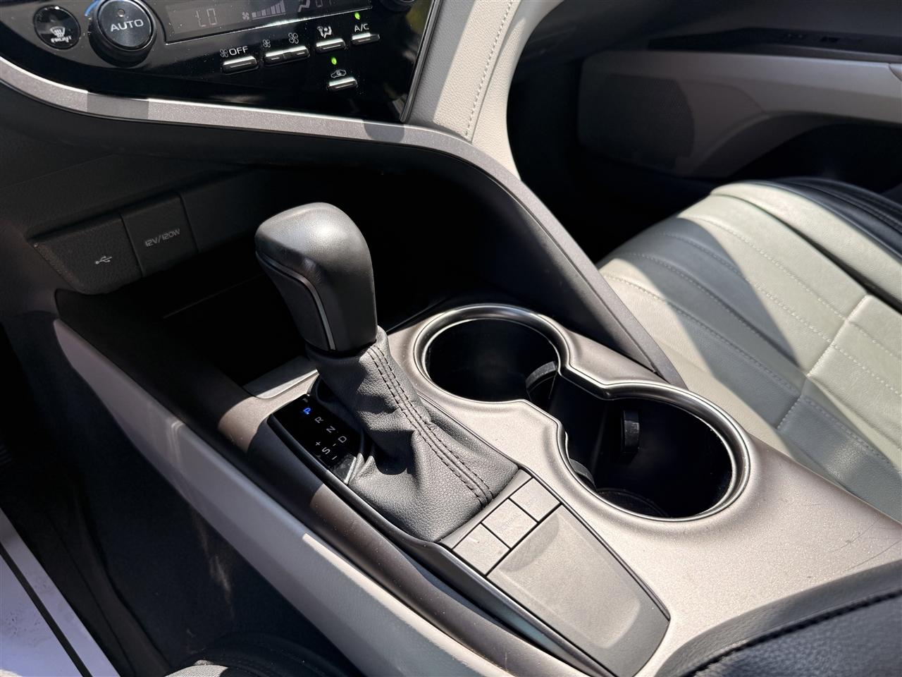 Toyota Camry SE Auto (Natl) 2024