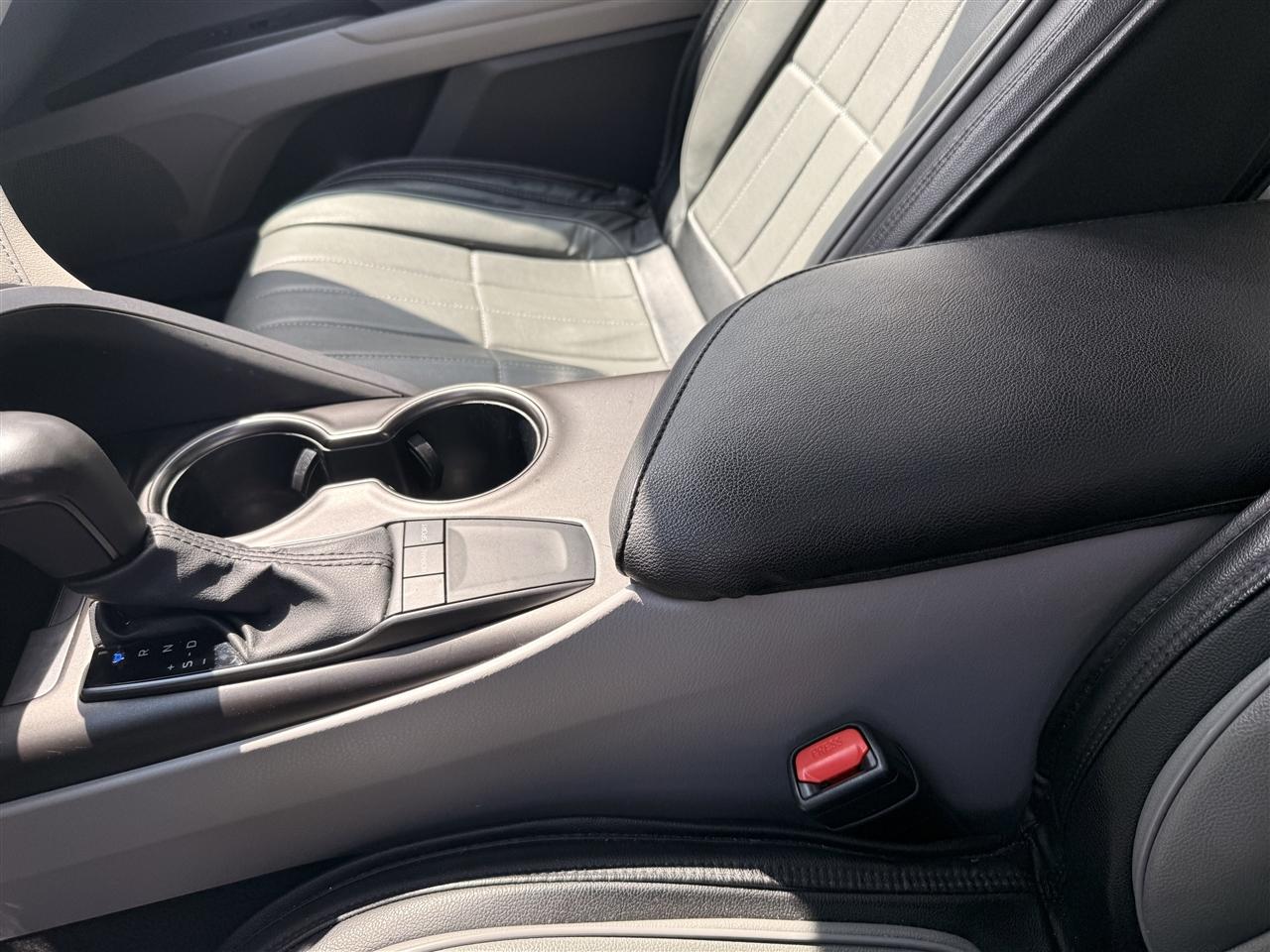 Toyota Camry SE Auto (Natl) 2024