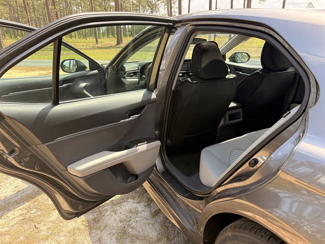 Toyota Camry SE Auto (Natl) 2024