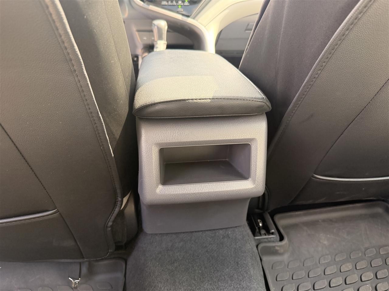 Toyota Camry SE Auto (Natl) 2024